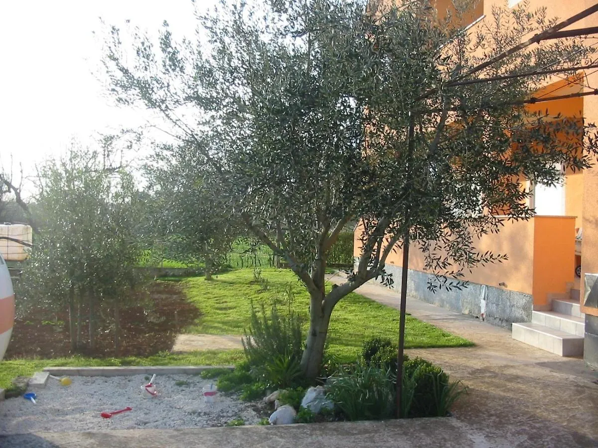 Apartments With A Parking Space Pula - 7420