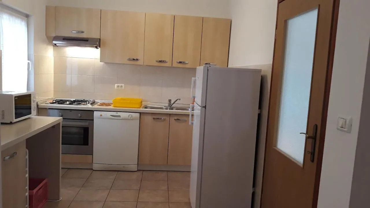 Apartments With A Parking Space Pula - 7420 Croazia